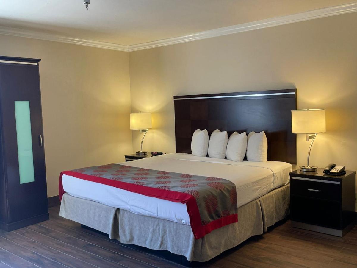 Ramada By Wyndham San Diego Poway Miramar Exterior photo
