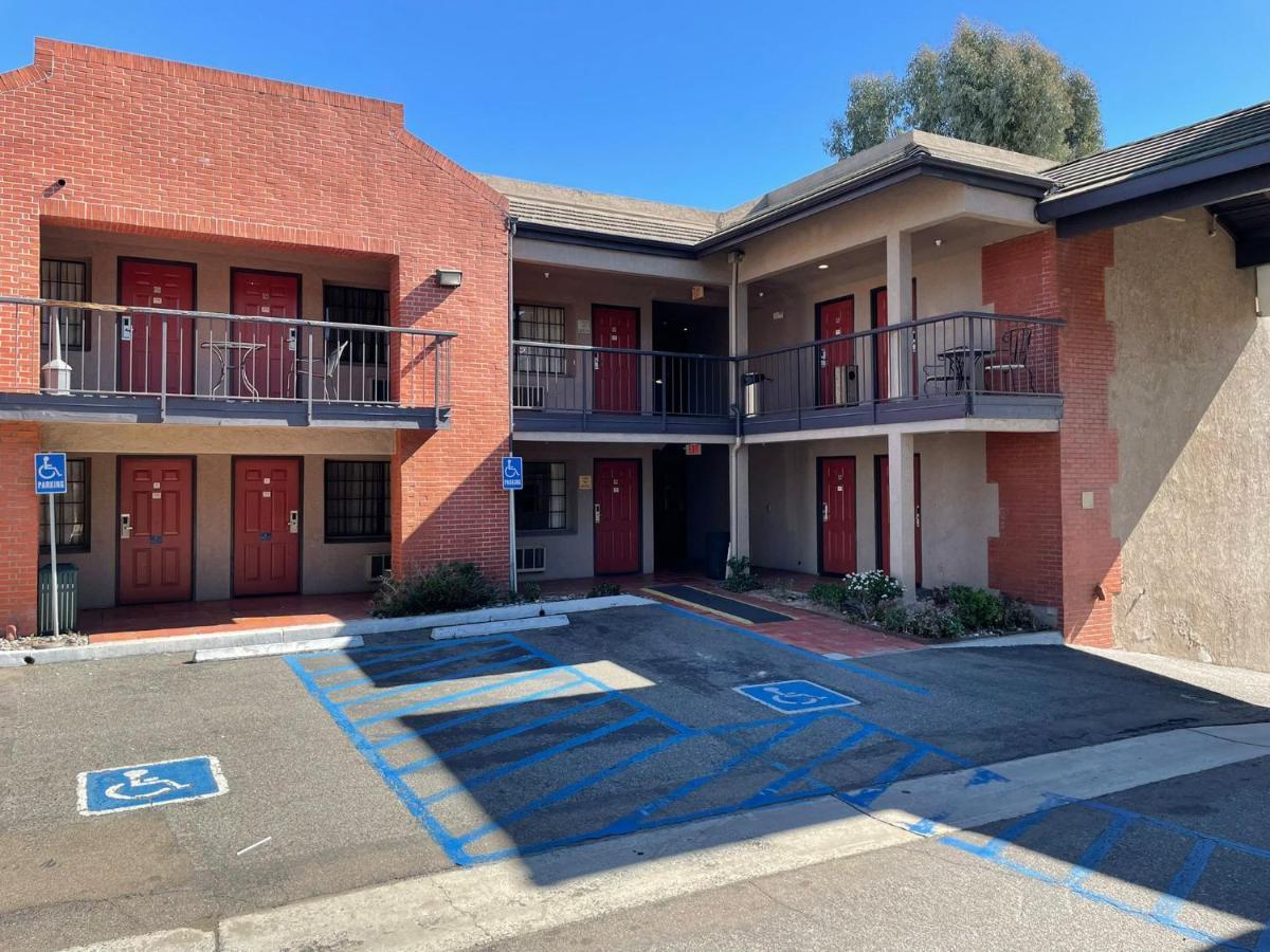 Ramada By Wyndham San Diego Poway Miramar Exterior photo