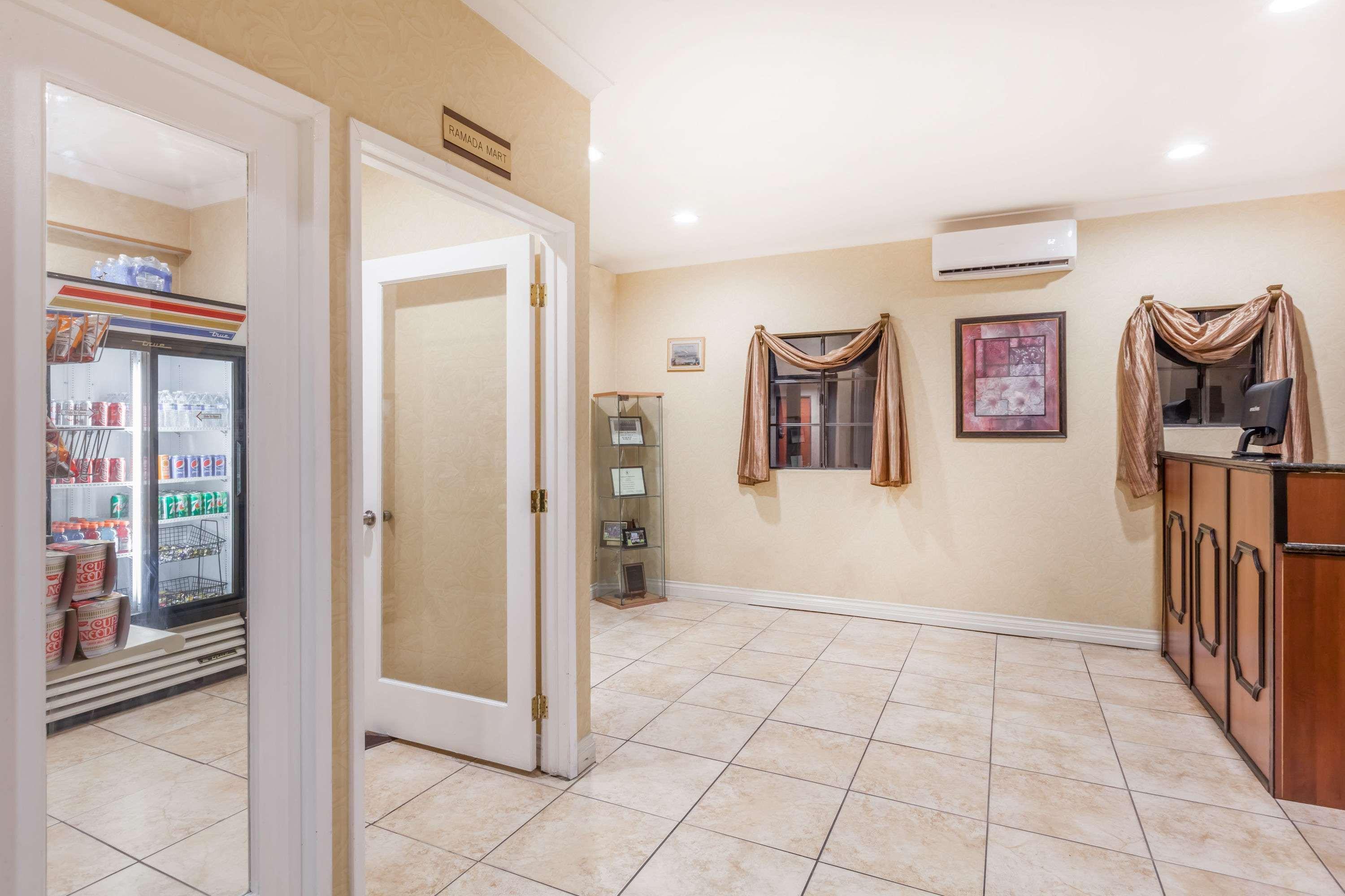 Ramada By Wyndham San Diego Poway Miramar Exterior photo