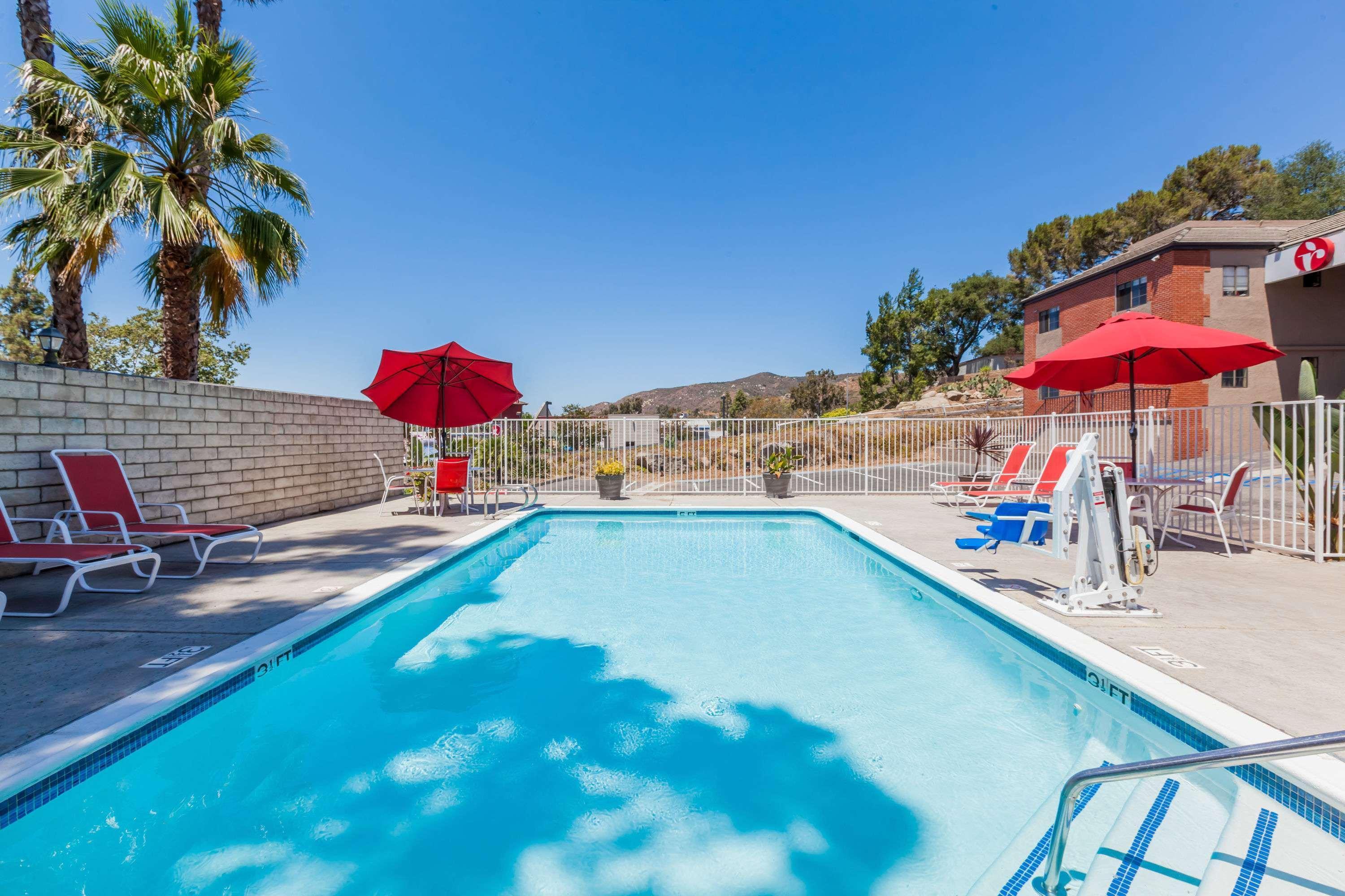 Ramada By Wyndham San Diego Poway Miramar Exterior photo